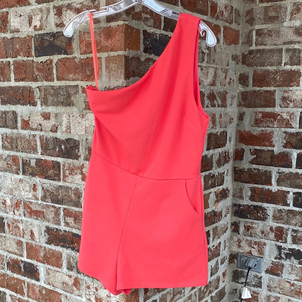 Pants Store off shoulder jorts, coral pink, like new, size large/6, with pockets